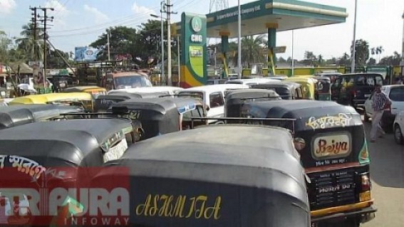 Huge queue observed at the CNG Stations 
